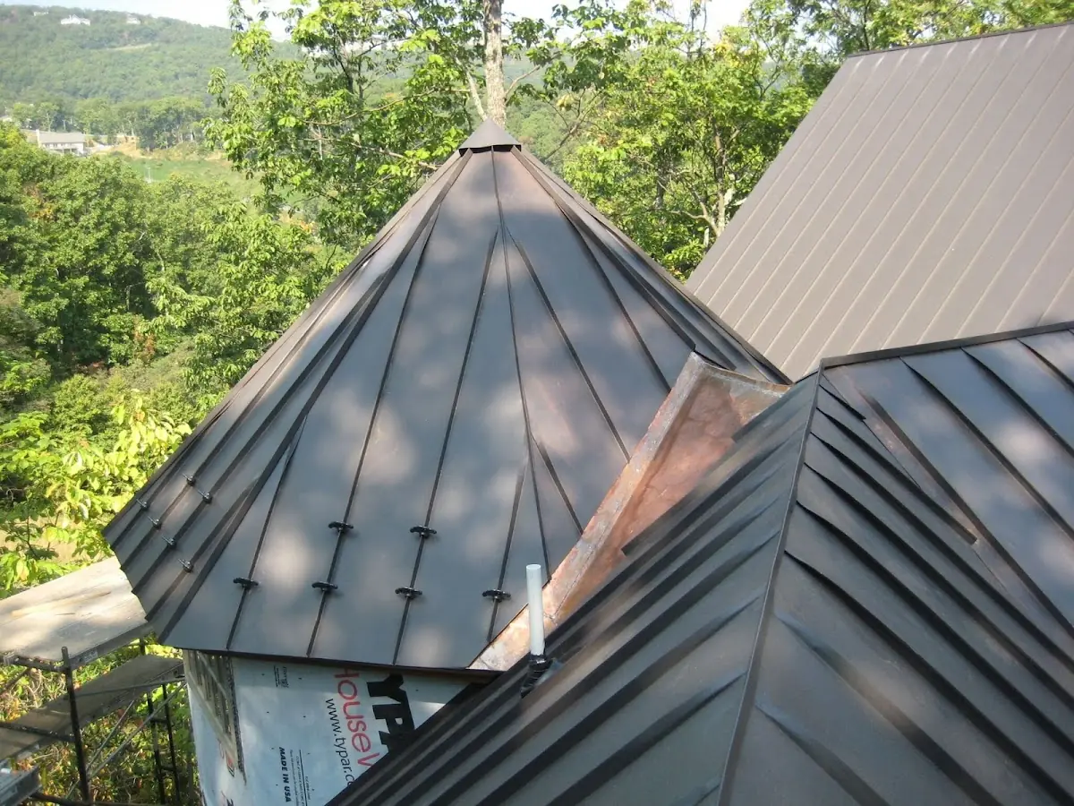 Professional Roof Tarp Installation by Craftsman Roofing in Fort Washington